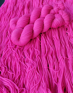 Neon Pink - Højland Worsted
